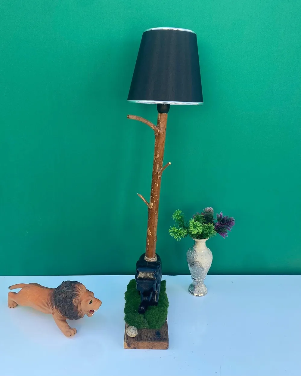 Aslan ve Fil  Ahşap Lambader