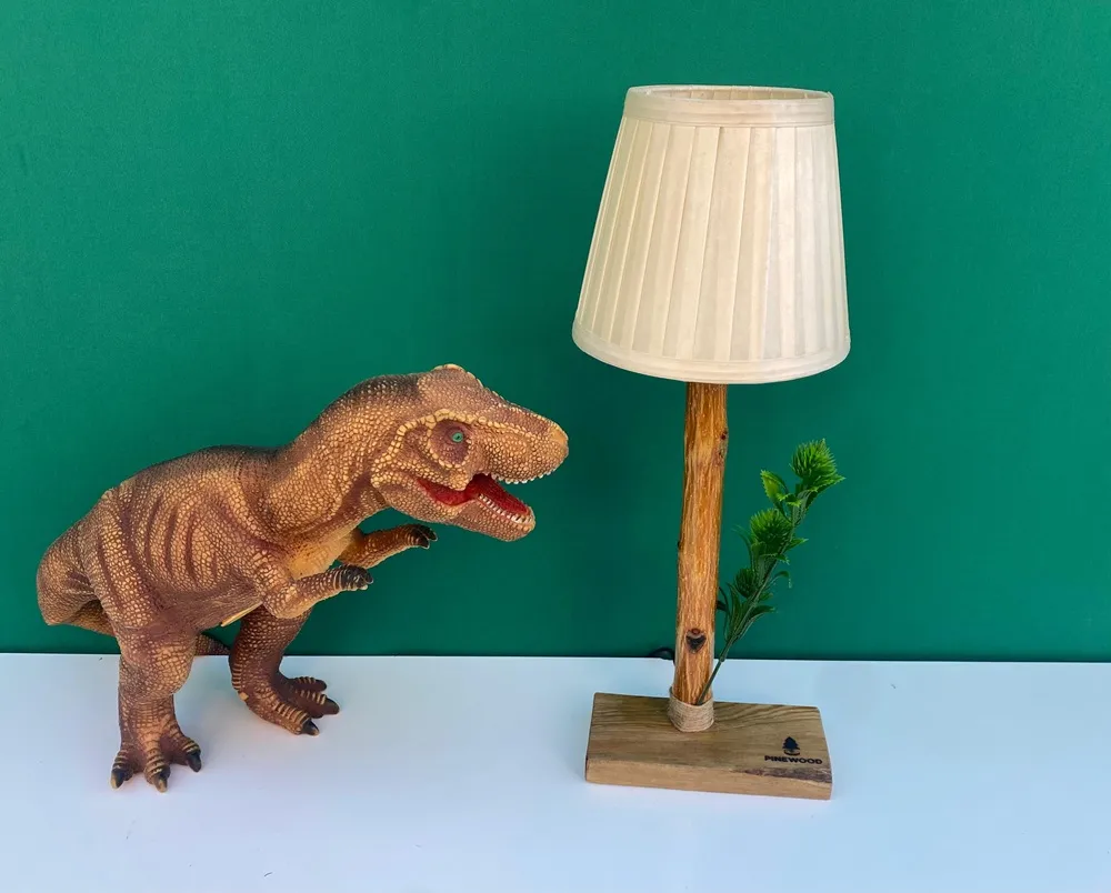 Şaşkın Dinazor  Ahşap Lambader